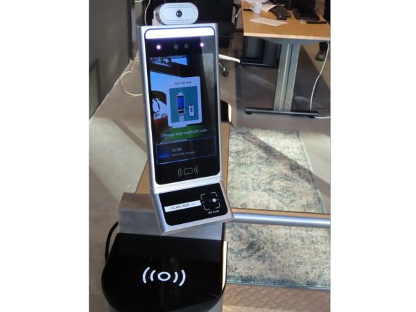qr_code_scanner_close-up-1-scaled